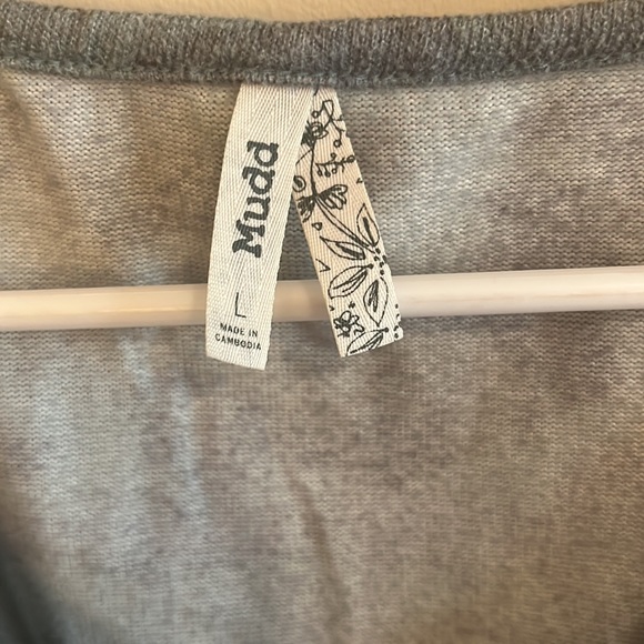 Mudd camo lace up v neck - Picture 2 of 4